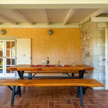 Βίλα Beautiful Chantilly With Pool In Visnjan Fabci