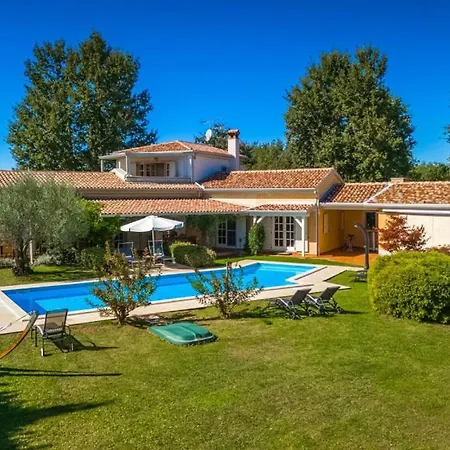 Beautiful Chantilly With Pool In Visnjan Vila *